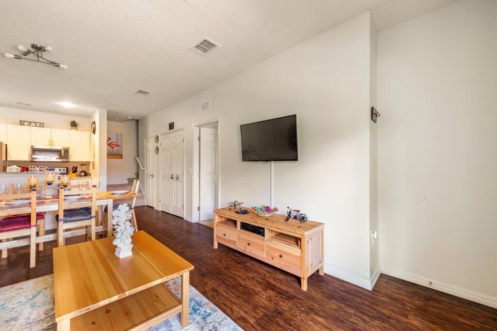 Super Comfy And Spacious 3 Bedroom 10 Minutes From Disney, With Major Shopping 4 Minutes Away كيسيمي المظهر الخارجي الصورة
