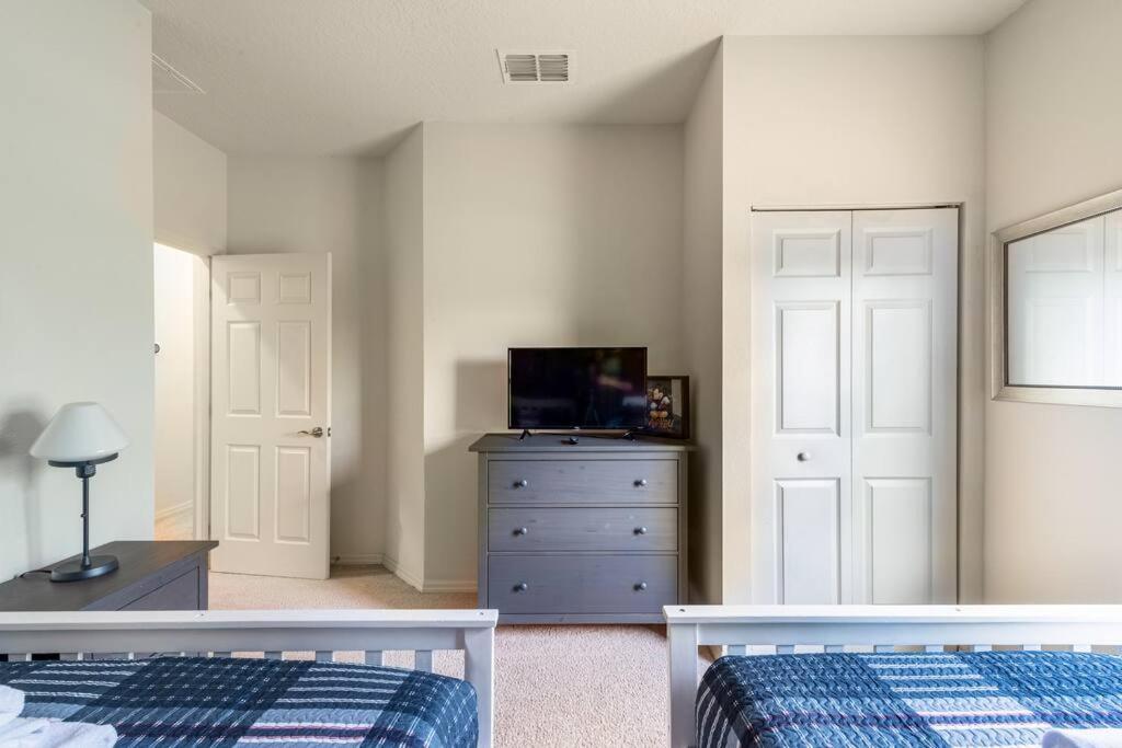 Super Comfy And Spacious 3 Bedroom 10 Minutes From Disney, With Major Shopping 4 Minutes Away كيسيمي المظهر الخارجي الصورة