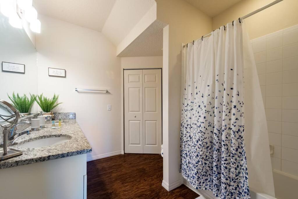 Super Comfy And Spacious 3 Bedroom 10 Minutes From Disney, With Major Shopping 4 Minutes Away كيسيمي المظهر الخارجي الصورة