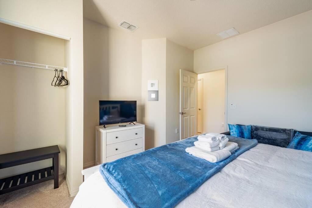 Super Comfy And Spacious 3 Bedroom 10 Minutes From Disney, With Major Shopping 4 Minutes Away كيسيمي المظهر الخارجي الصورة
